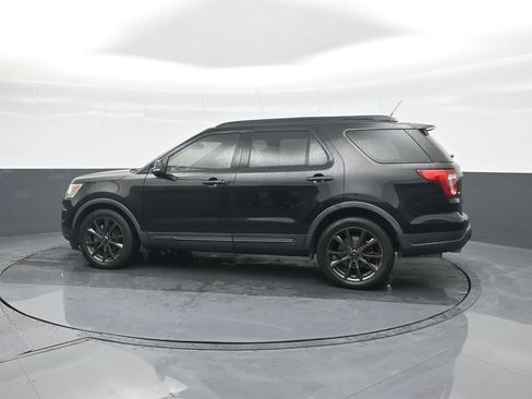 Used 2018 Ford Explorer XLT w/ Equipment Group 202A image 28