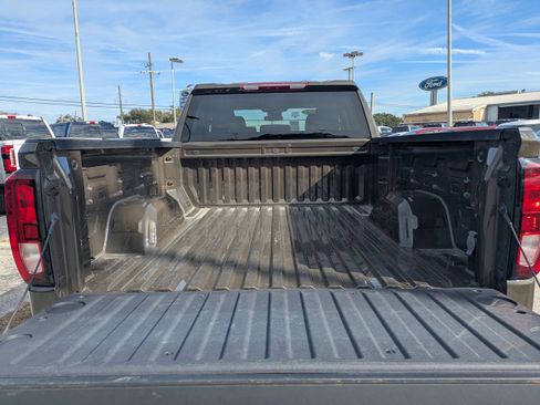 Used 2024 GMC Sierra 1500 Elevation image 11