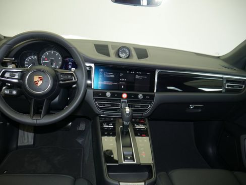 New 2026 Porsche Macan AWD/4WD image 30
