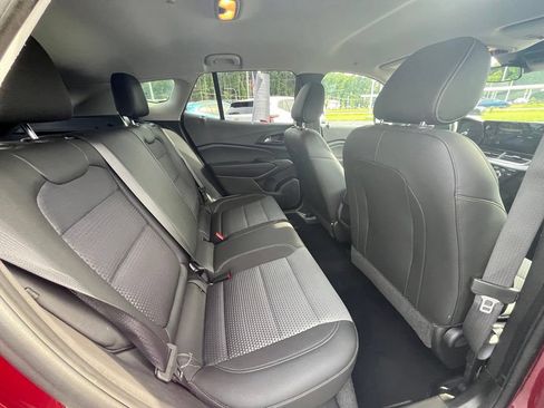 Used 2025 Chevrolet Trax LT FWD image 16