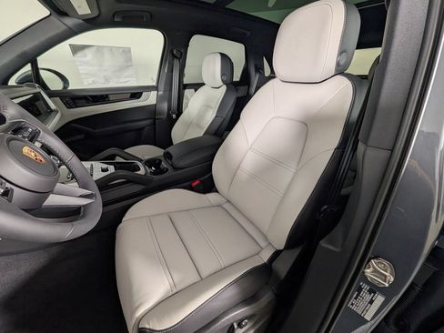 New 2026 Porsche Cayenne AWD/4WD image 5