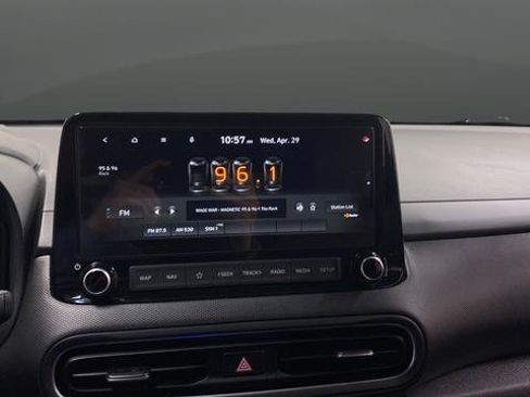 Used 2022 Hyundai Kona Limited AWD/4WD image 15