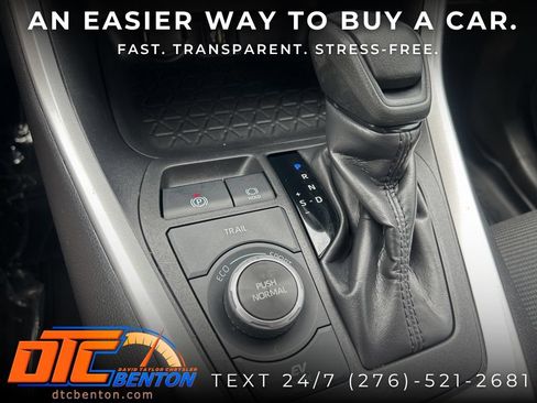 Used 2024 Toyota RAV4 LE AWD/4WD image 23