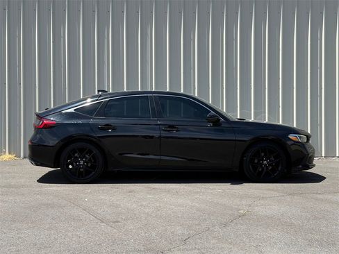 Used 2022 Honda Civic Sport Touring image 2