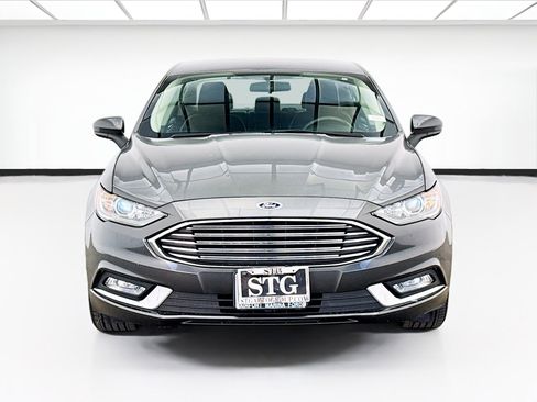Used 2018 Ford Fusion SE w/ Equipment Group 601A FWD image 2