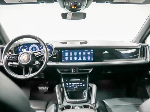 Certified 2024 Porsche Cayenne AWD/4WD image 20