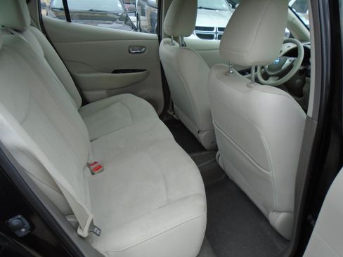 Used 2011 Nissan Leaf w/ Eco Design Pkg FWD image 10