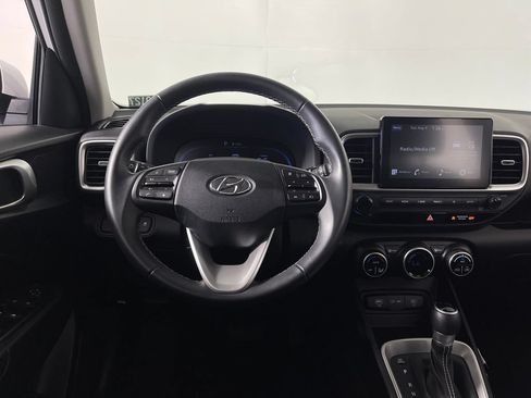 Certified 2025 Hyundai Venue SEL FWD image 15