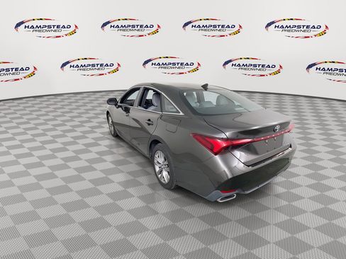 Used 2019 Toyota Avalon XLE image 6