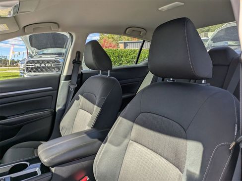 Used 2023 Nissan Altima 2.5 SV image 14