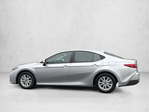 Used 2025 Toyota Camry LE image 8