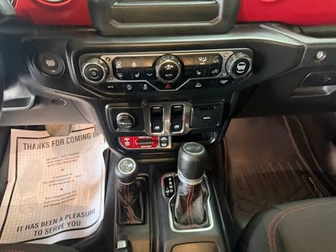 Used 2021 Jeep Wrangler Rubicon w/ Cold Weather Group AWD/4WD image 28