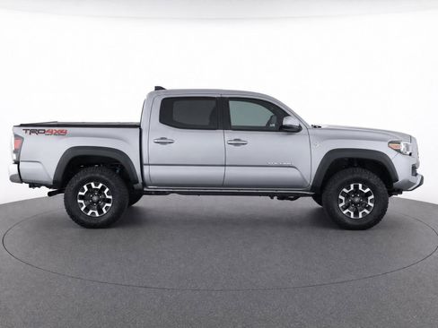 Certified 2021 Toyota Tacoma TRD Off-Road AWD/4WD image 8