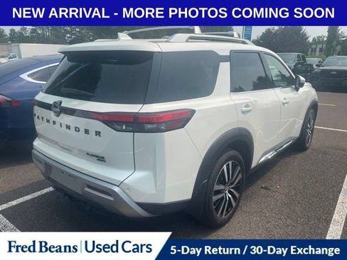 Used 2024 Nissan Pathfinder Platinum w/ Black Appearance Package AWD/4WD image 6