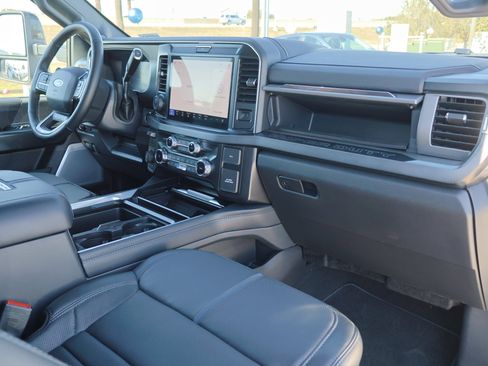 Certified 2025 Ford F450 Platinum image 41