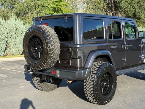 Used 2018 Jeep Wrangler Unlimited Sahara w/ Uconnect 4C Nav & Sound Group AWD/4WD image 10