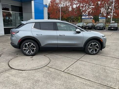 New 2026 Chevrolet Equinox EV LT image 9