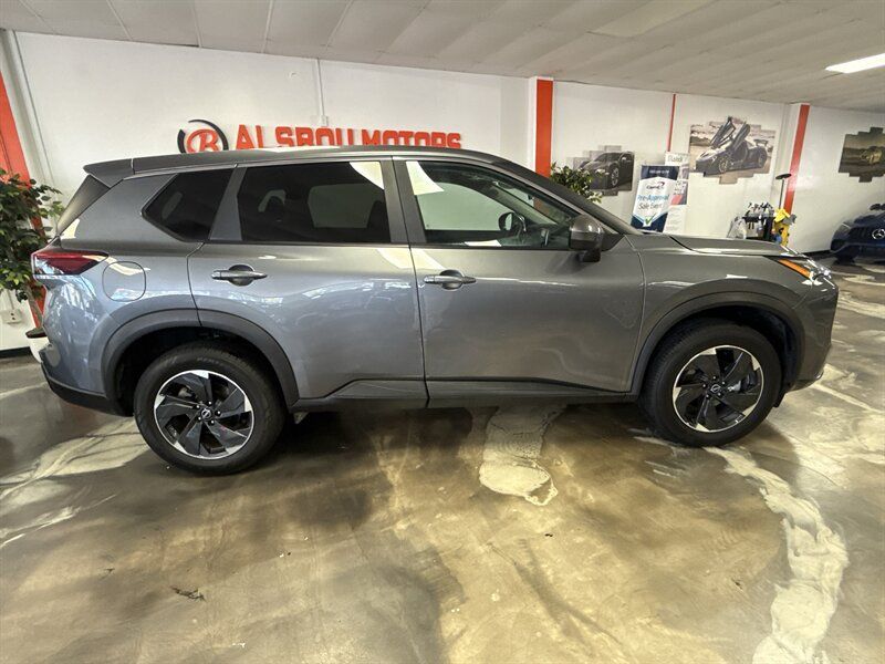 Used 2024 Nissan Rogue SV FWD image 8