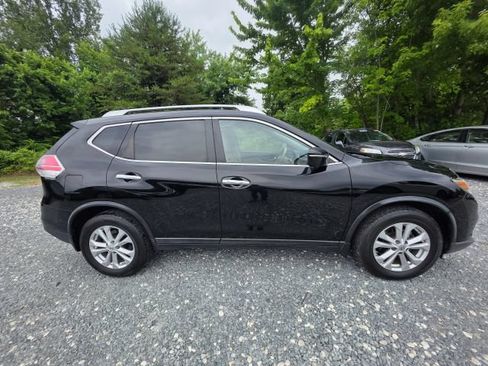 Used 2015 Nissan Rogue SV w/ SV Premium Package FWD image 4