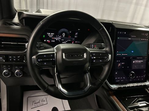 Used 2025 GMC Yukon Denali AWD/4WD image 15