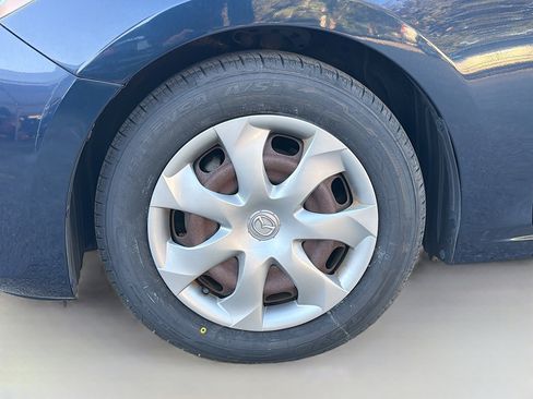 Used 2014 MAZDA MAZDA3 i Sport image 35