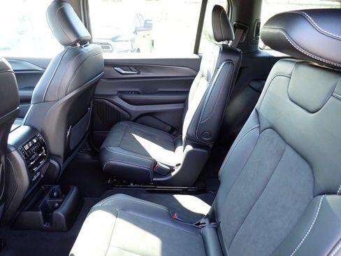 New 2025 Jeep Grand Cherokee L Altitude image 13