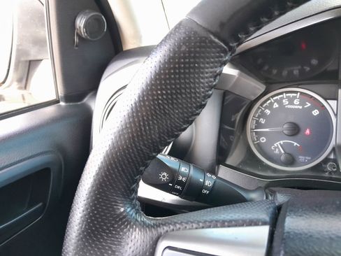 Used 2016 Toyota Tacoma SR5 w/ SR5 Appearance Package (SN) image 18