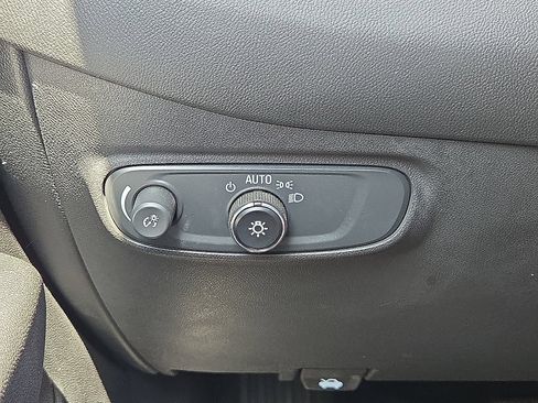 Used 2021 Chevrolet Equinox LS w/ LS Convenience Package FWD image 24