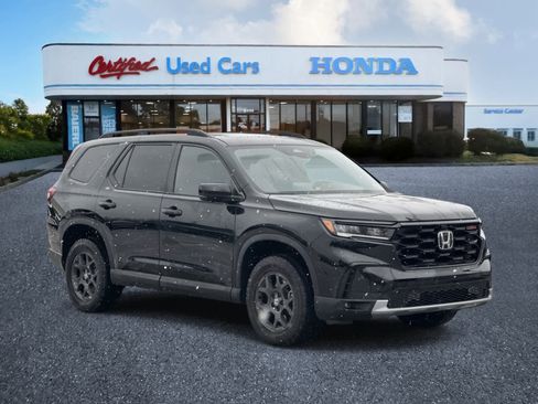 Used 2025 Honda Pilot TrailSport image 7
