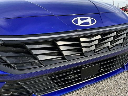 Used 2025 Hyundai Elantra SEL image 28