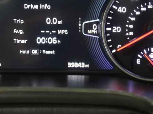 Used 2023 Kia Seltos SX w/ SX Sunroof Package AWD/4WD image 6