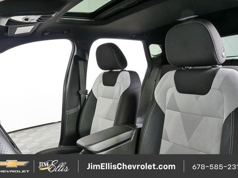 Certified 2025 Chevrolet Trax RS w/ Sunroof Package FWD image 5