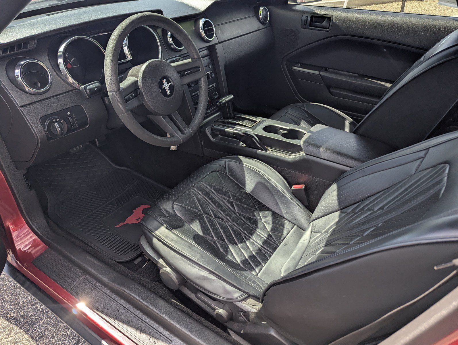 Used 2007 Ford Mustang Convertible RWD image 9