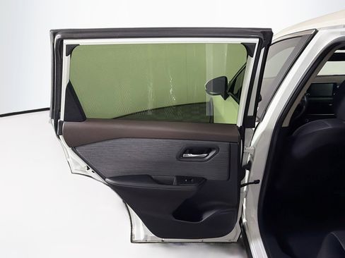 Used 2023 Nissan Rogue SV AWD/4WD image 25
