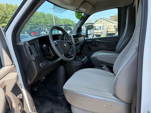 Used 2015 Chevrolet Express 3500 Extended RWD image 18