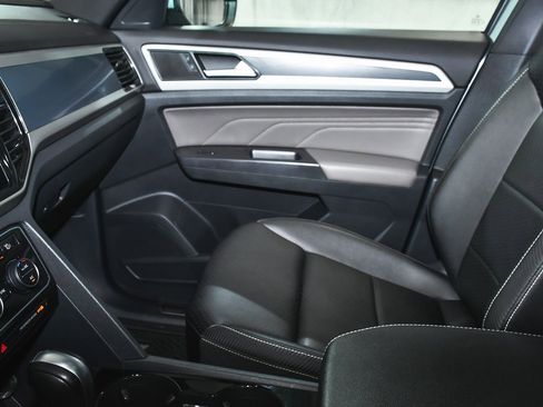 Used 2021 Volkswagen Atlas Cross Sport SEL R-Line image 43