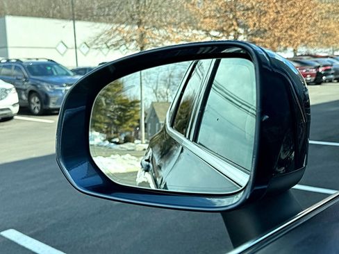 Used 2021 Volvo XC60 T5 Momentum w/ Premium Package image 24