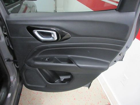 Used 2023 Jeep Compass Latitude w/ Convenience Group AWD/4WD image 32
