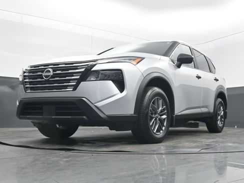 Certified 2025 Nissan Rogue S image 24