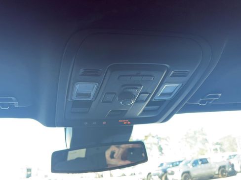 Used 2023 GMC Yukon SLT w/ SLT Premium Package image 20