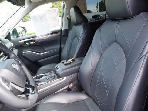 Used 2022 Toyota Highlander Platinum AWD/4WD image 27