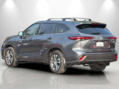 Used 2020 Toyota Highlander XLE AWD/4WD image 6