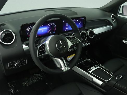 New 2026 Mercedes-Benz GLB 250 image 4