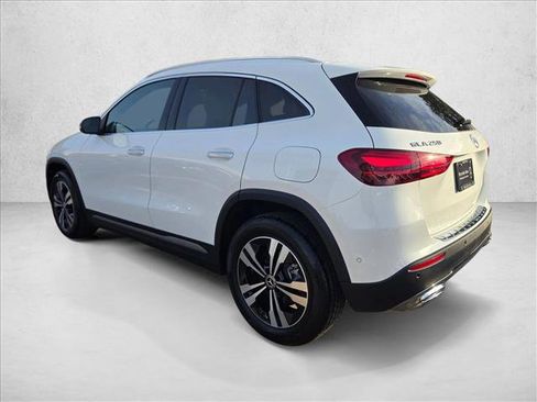 Certified 2025 Mercedes-Benz GLA 250 image 8