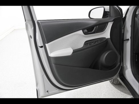 Used 2022 Hyundai Kona SEL image 4