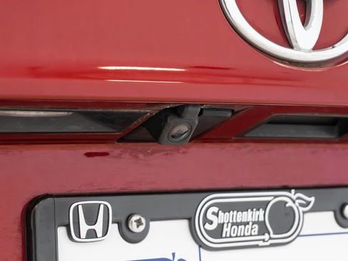 Used 2023 Toyota Highlander LE FWD image 12