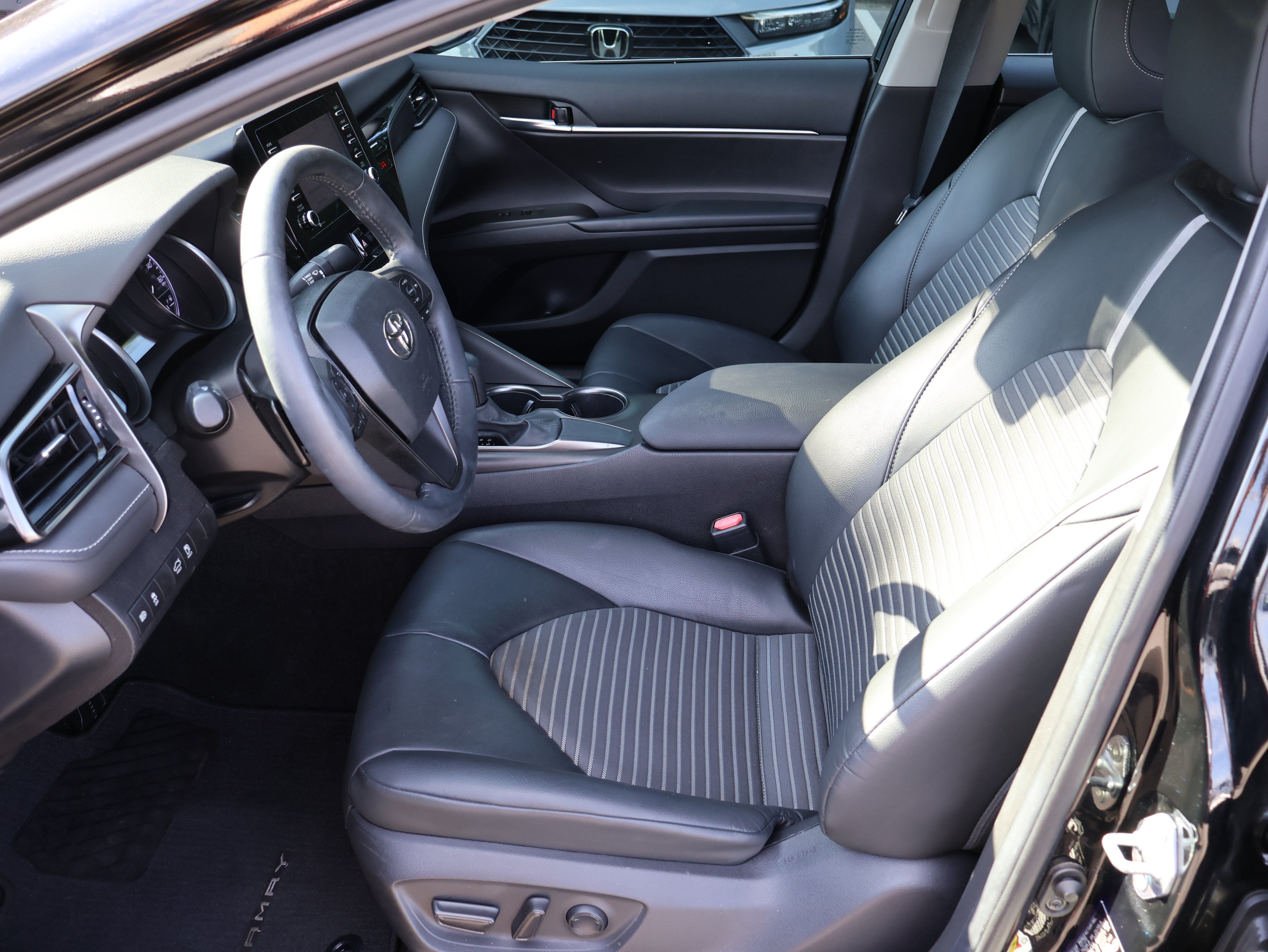 Used 2021 Toyota Camry SE FWD image 23