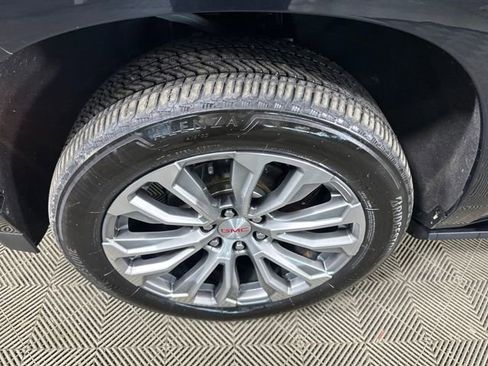 Used 2021 GMC Yukon XL Denali w/ Denali Premium Package image 10