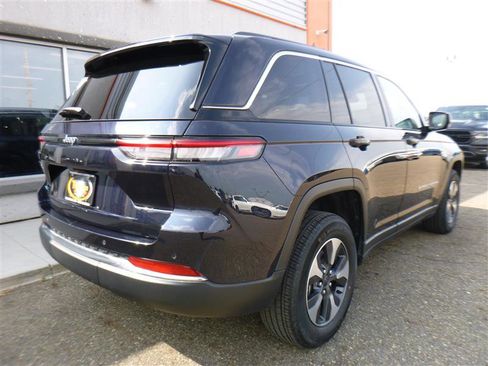 Used 2022 Jeep Grand Cherokee Limited 4xe image 3