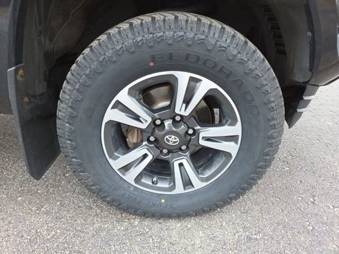 Used 2018 Toyota Tacoma TRD Sport image 70